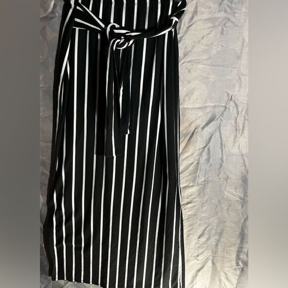 RUE 21 size large black and white vertical stripes maxi skirt - Picture 1 of 7